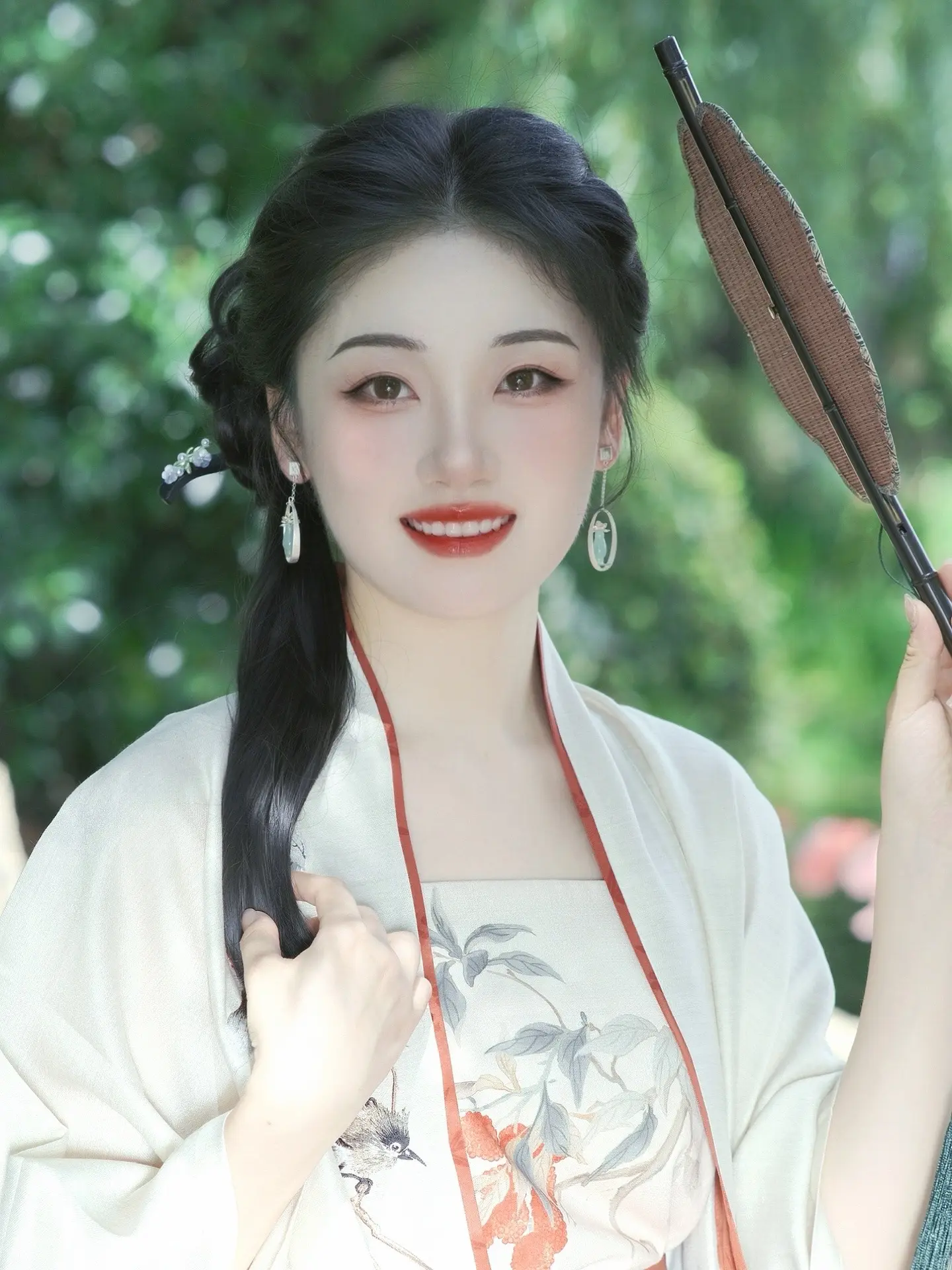 一骑红尘妃子笑，无人知是荔枝来。