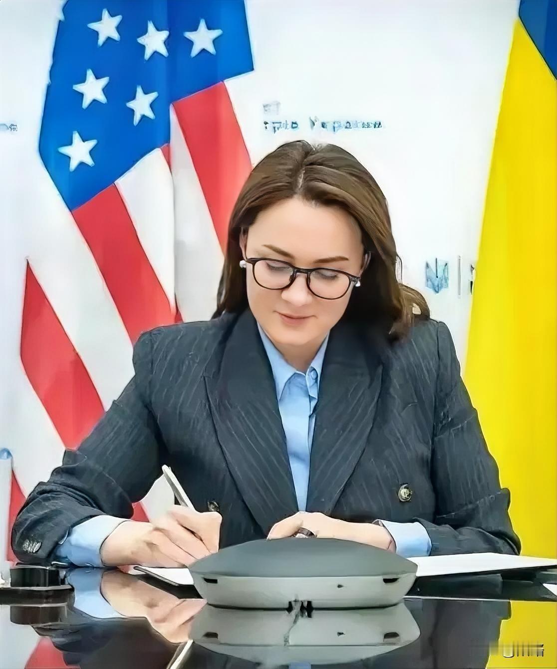 据乌克兰媒体报道，乌克兰总理斯维里坚科发表声明称，因为乌克兰现在用电紧张，乌克兰