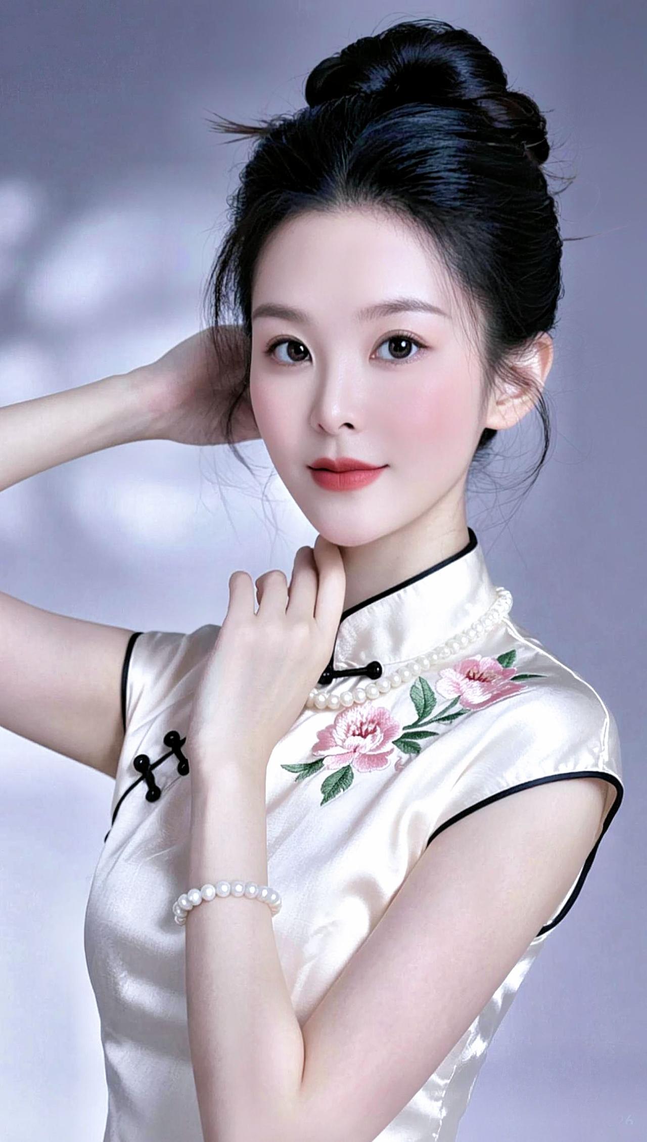 一半烟火，一半风雅。
抖音玩法合伙人计划 情绪音乐玩法新风向 新中式旗袍拍照也太