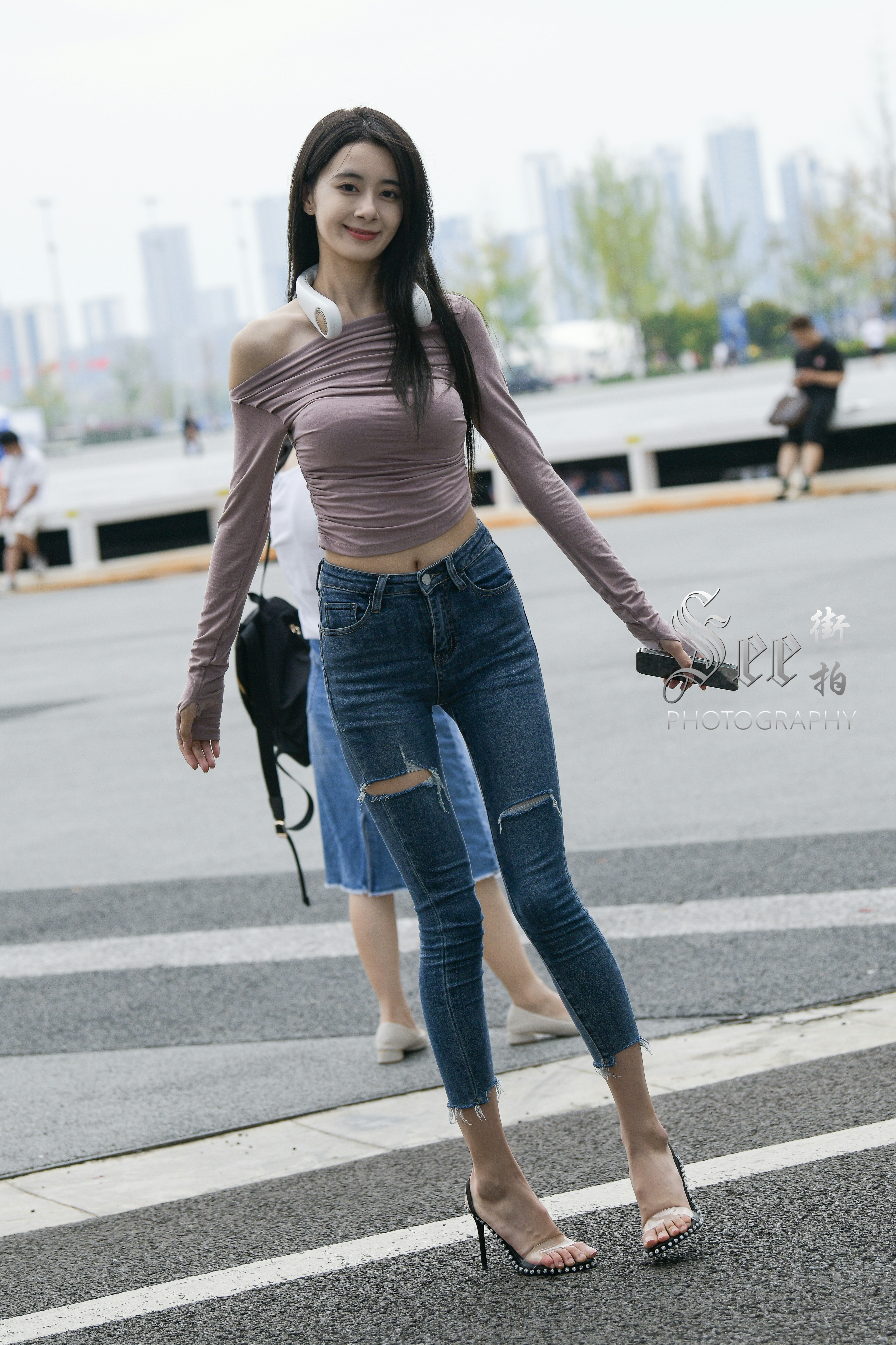 高挑靓丽的牛仔裤小姐姐~~ ​​​