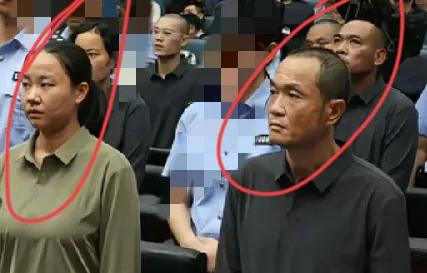明家4人，毕会军、明菊兰夫妻俩，站在身后第二排，看报道，毕会军应该就是24年，没