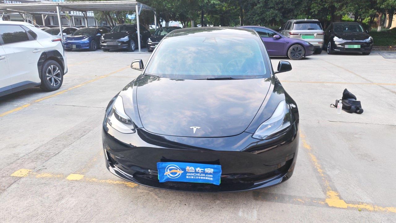 验十辆特斯拉，至少5辆有事故！
别的品牌就没有这么大的比率，特斯拉好是好，但事故