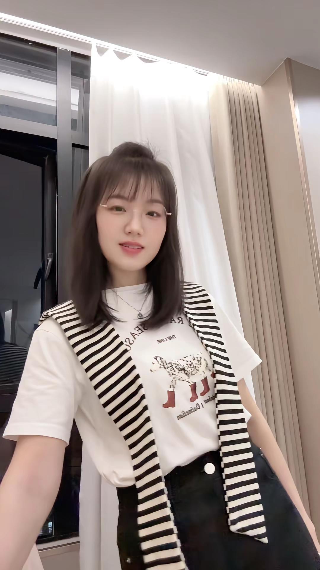 为什么现在的人那么喜欢听老歌，其实放不下的不是歌曲中的旋律，而是藏在歌曲里的人.