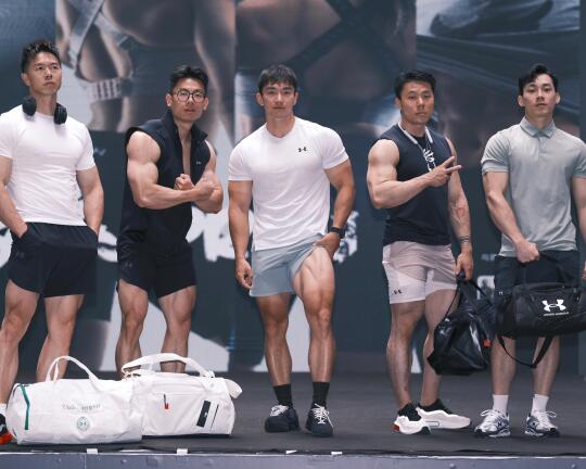 “不必太纠结于当下，也不必太忧虑未来，人生没有无用的经历，当你经过一些...