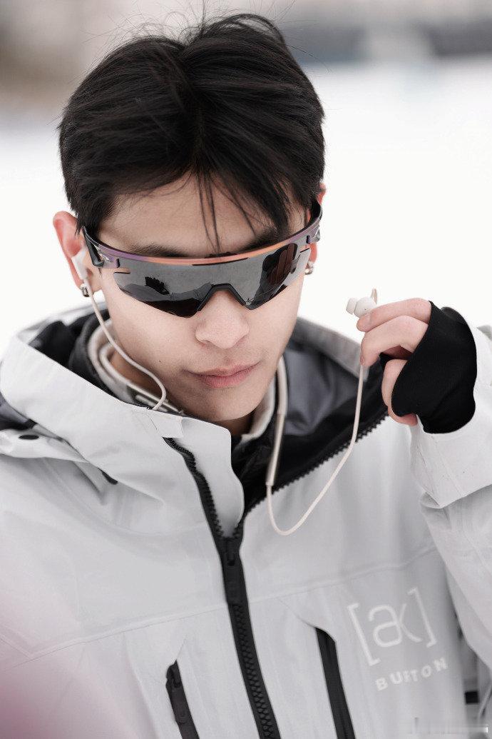 葛春宇称首次奥运是成长一课米兰冬奥会男子单板滑雪大跳台资格赛，中国小将未能晋级决