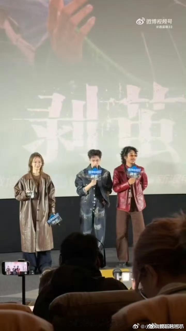 罗云熙江奇霖起外号抽象这一块剥茧 罗云熙江奇霖的抽象外号battle太精彩，给剧