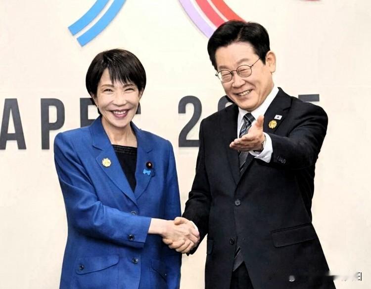 在30日举办的日韩两国首脑会晤上，韩国总统李在明向日本首相高市早苗献上了韩国特色