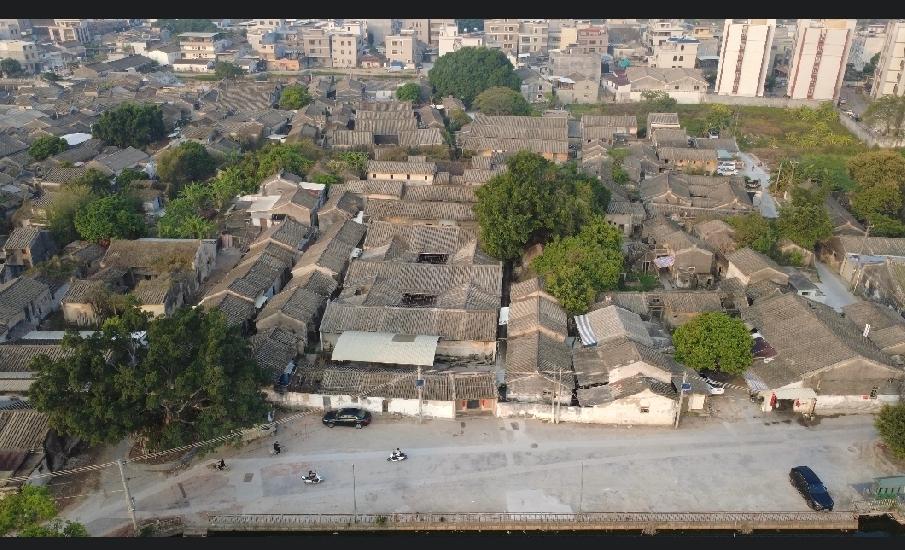 “坏奶奶，不给你开门”

昨晚七点左右突然狂风暴雨，快要下雨前邻居出门倒生活垃圾