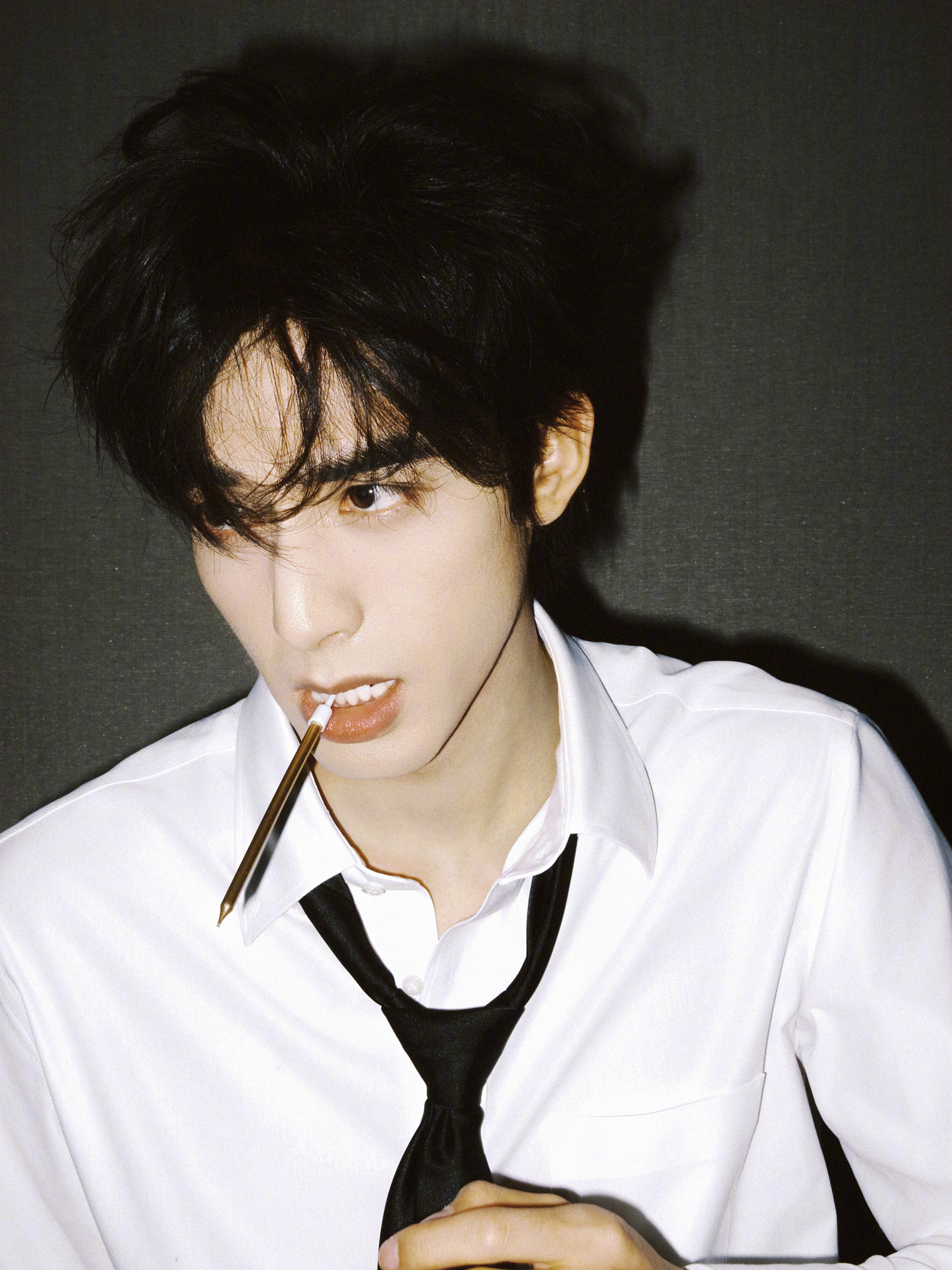 【宋威龙待播影视作品】宋威龙0325生日快乐 今天是的生日，他分享了一组全新写真