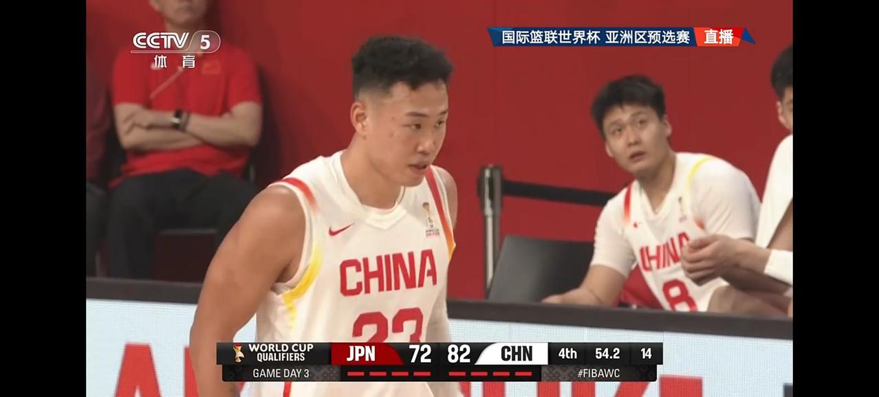 今晚中国男篮87:80逆转日本，赢下关键的一战，这场球赢得解气！
中场结束，中国