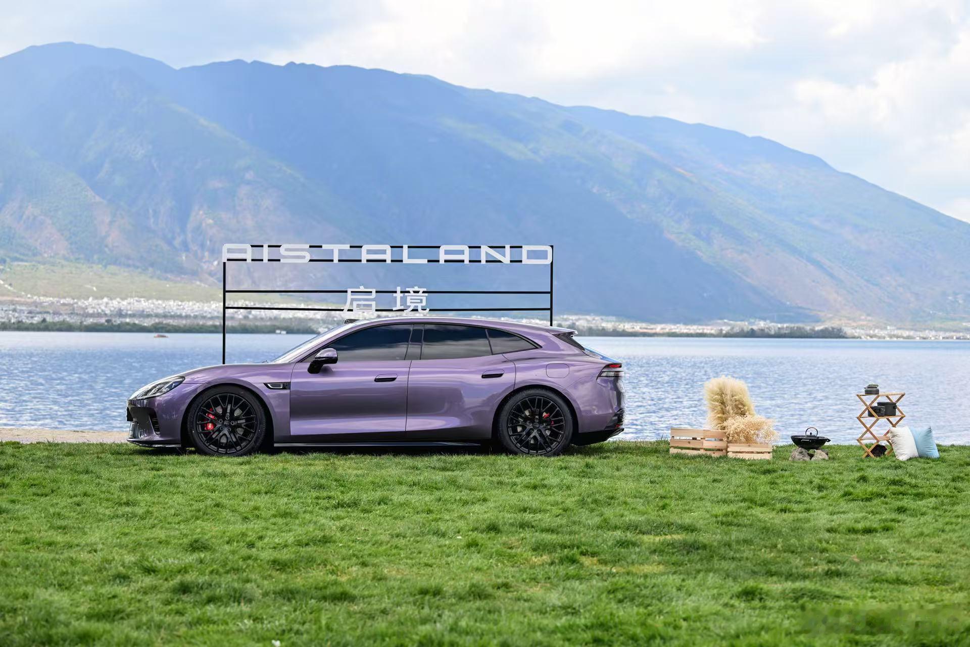 启境GT7品牌大使杨采钰杨采钰真的好好看！普罗旺斯紫配色不是张扬的紫，而是一种带