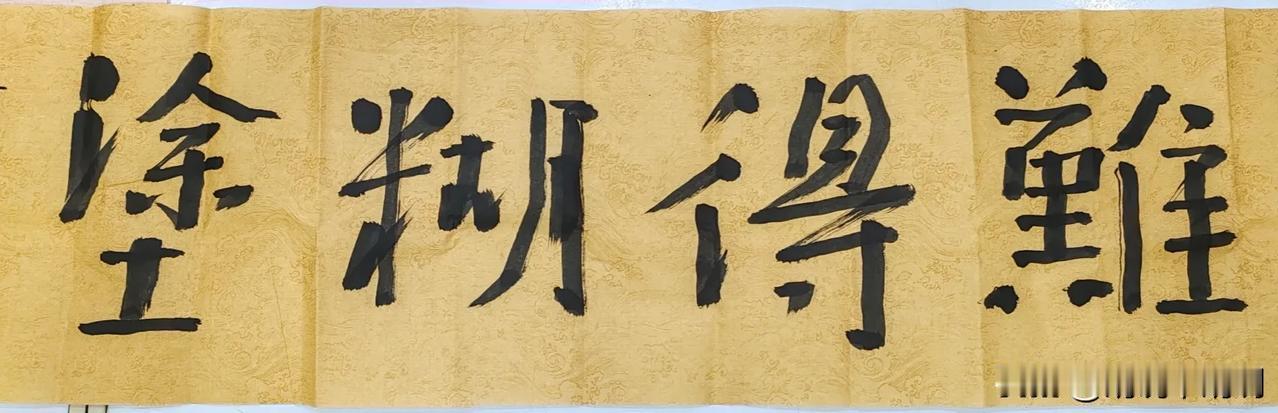前两天我写了一篇微头条，是关于家庭断舍离的，收拾完东西以后，为了避免再出现衣服浪