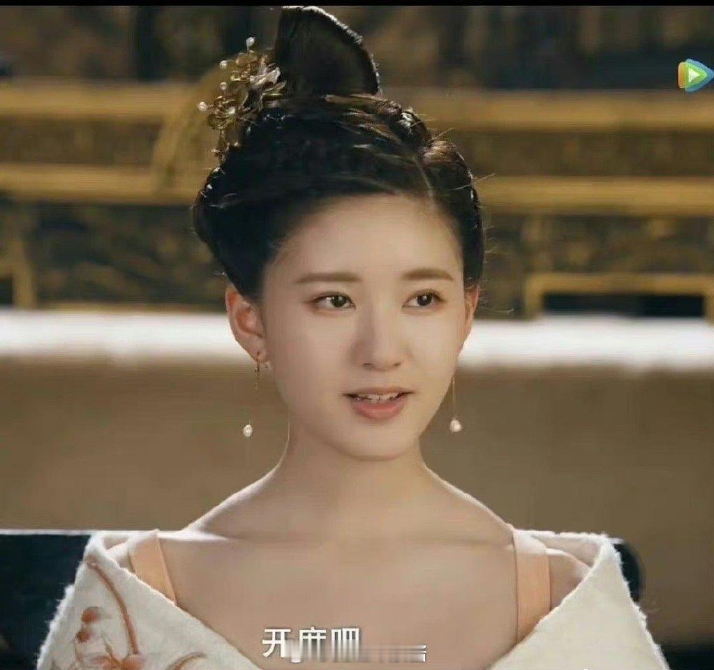 赵露思这个直角肩是怎么练的，对比好明显… ​​​