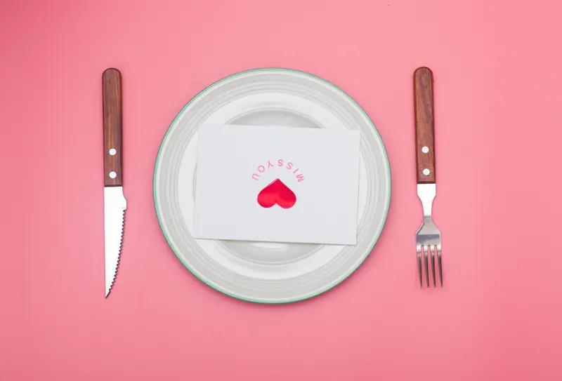 相亲点餐8000元 ，男子吃完就跑，女子多次联系无果 ，无奈自付餐费，事后想让婚