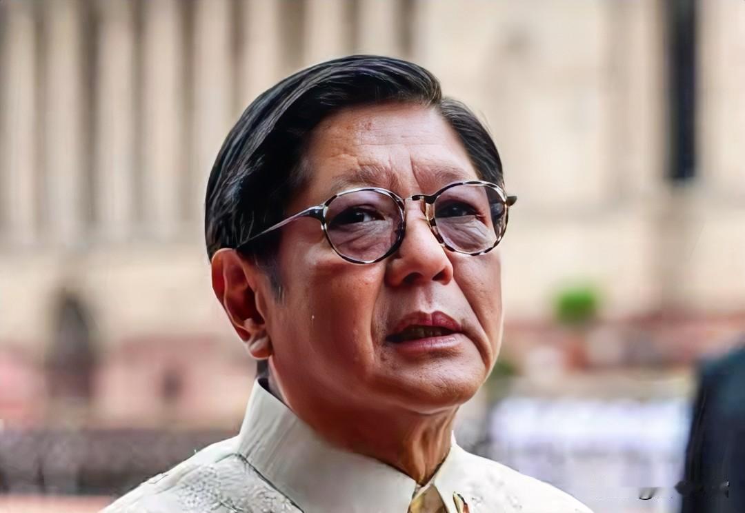 由于中菲在南海问题上的外交摩擦，15名菲律宾参议员签署决议，指责中国驻菲大使馆官