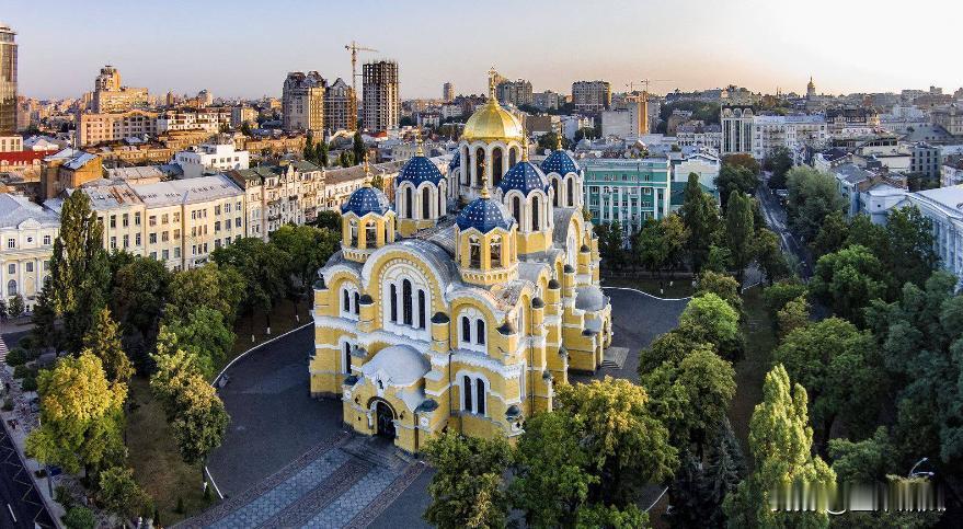 普京回答更多“榛树”消息。在阿斯塔纳参加集安会议，有人问到“榛树”，他称已开始量