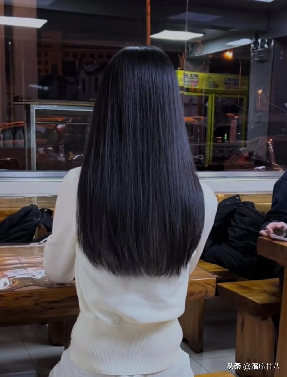 人这一辈子，最该讨好的人，从来都是自己。

不必事事追求完美，不必勉强自己迎合所