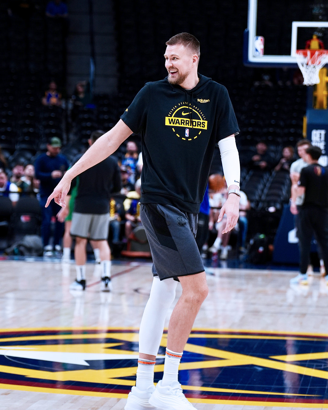 上一场比赛波尔津吉斯砍下28分8篮板🏀期待他今天的表现嘛？勇士vs掘金