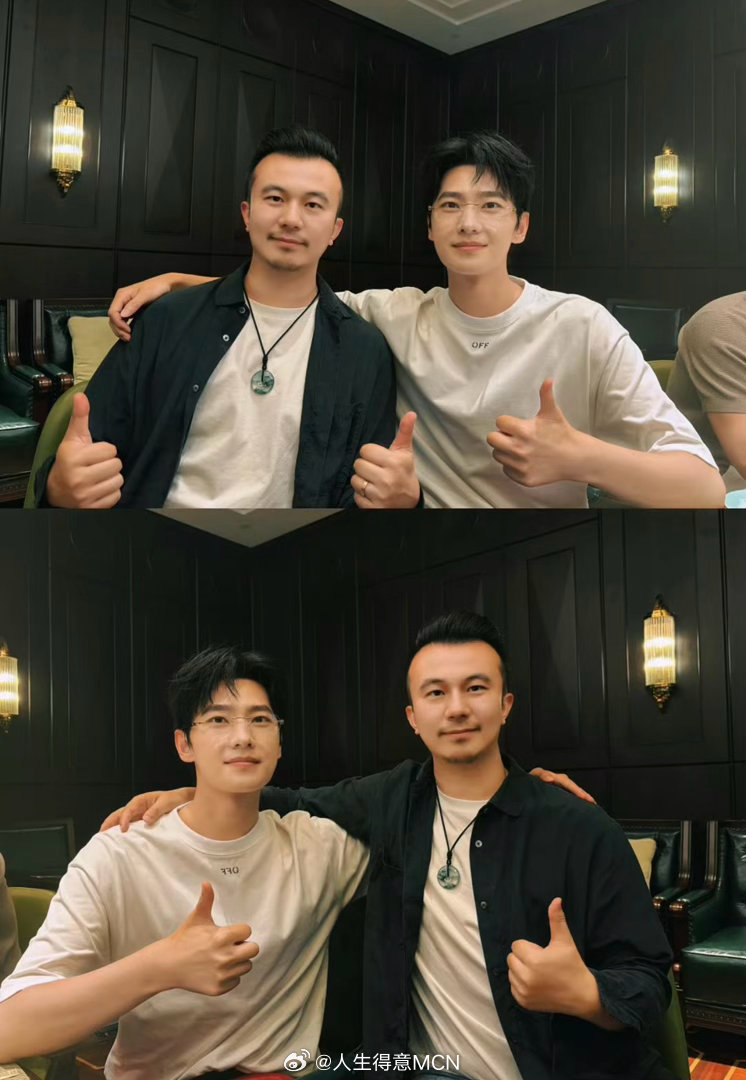 杨洋同学聚会合照杨洋军艺同学聚会合照杨洋军艺同学聚会合照！这个男人怎么几十年如一