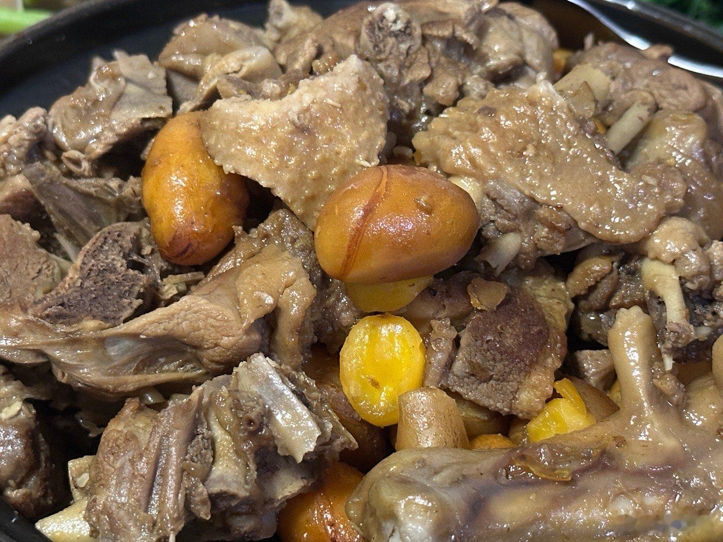 认知又被升级了，原来大树菠萝的核，对，就是果肉包着那个大核，竟然可以吃，而且还挺