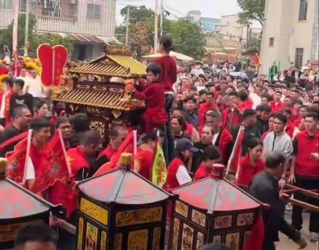 官方通报网传妈祖巡游换童事件看了官方通报，我只能说之前网上传的太离谱了，什么“投