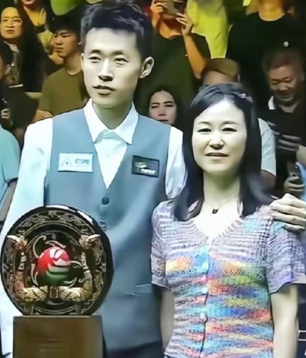 常冰玉夺冠与妈妈张丽萍合影。夺冠唯一遗憾，爸爸没来，正如赛后常冰玉所说，非常感谢
