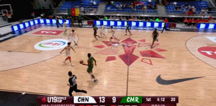 来看这球，U19男篮是怎样丢前场板的！
内线往往能防下第一波，但二次板没人抢了！