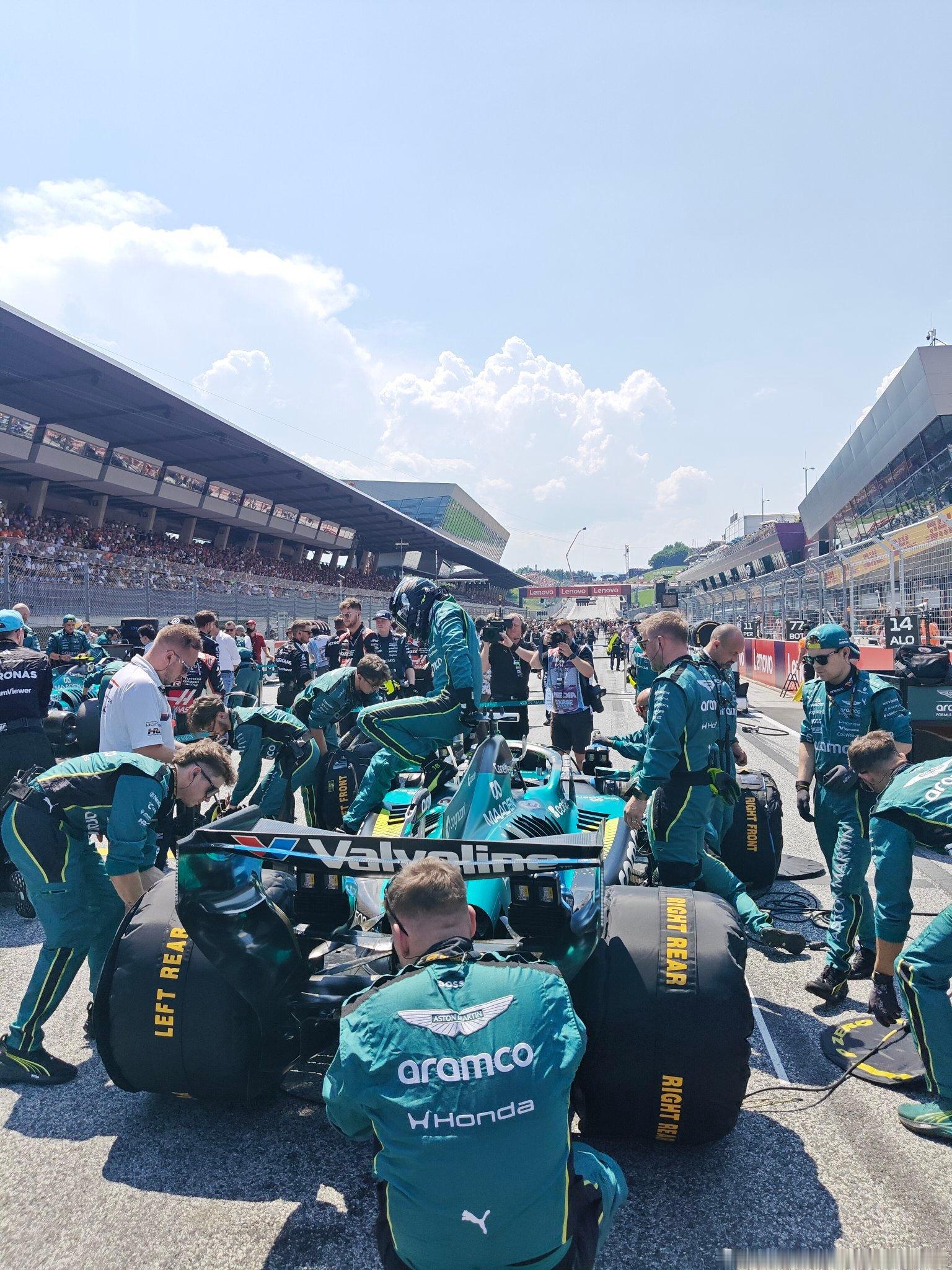 F12026F1英国大奖赛 纽维确认将在匈牙利大奖赛上带来两辆阿斯顿马丁 AMR