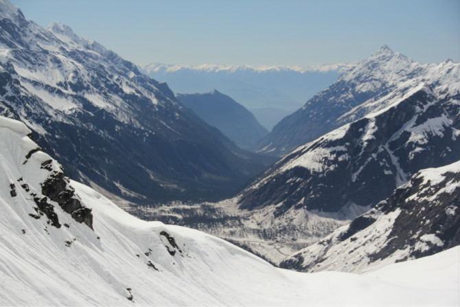 中东的悲剧来了，叙利亚境内的库尔德武装被美国抛弃了，结果被叙利亚政府军虐杀，很多