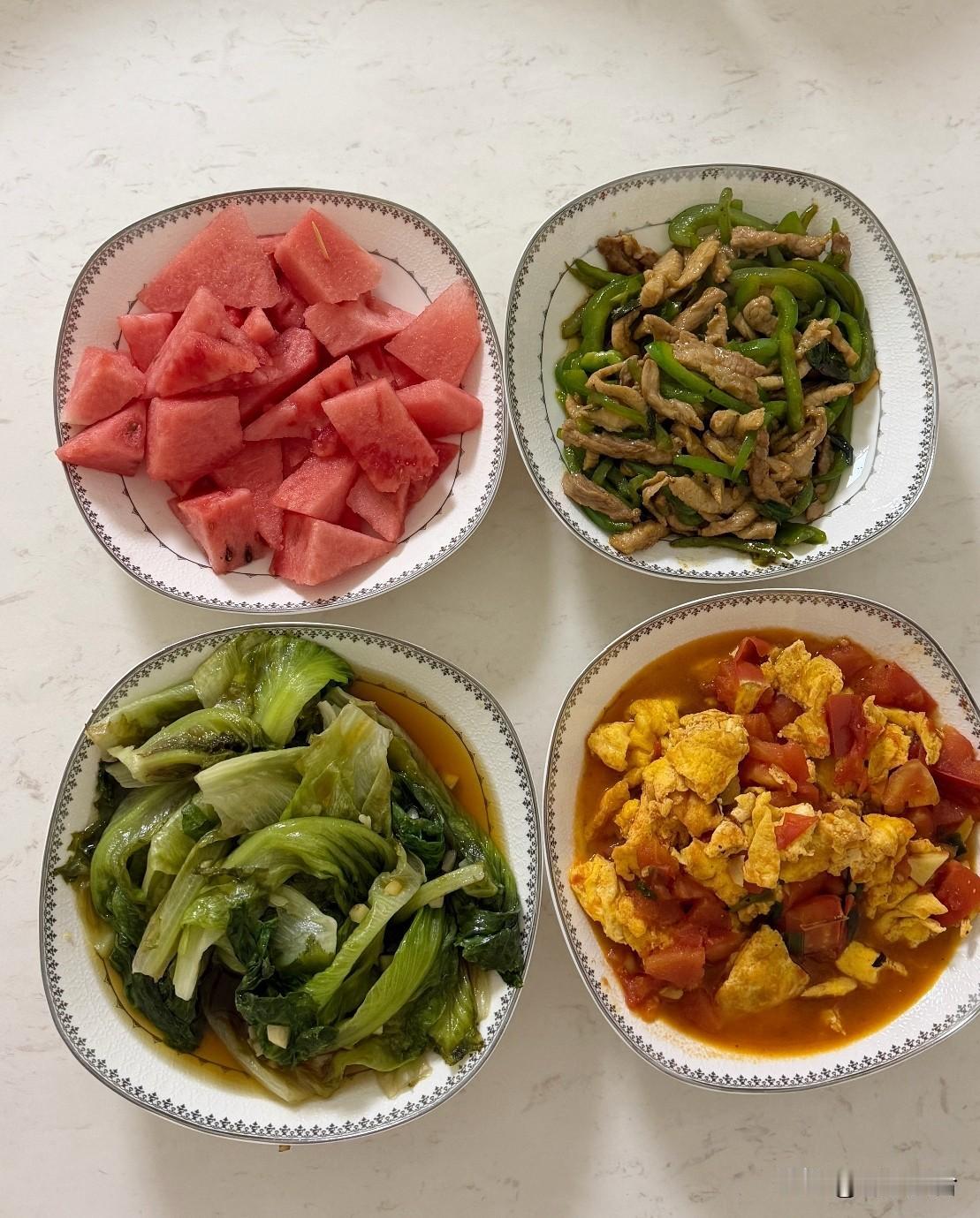 普通的家庭晚饭是不是超简单?

早吃饱、午吃好、晚吃少！

老祖宗说了：早餐吃得
