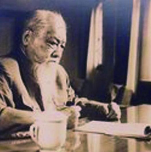 1976年1月当听到周恩来总理逝世的广播后，81岁的著名爱国民主人士胡厥文听到噩