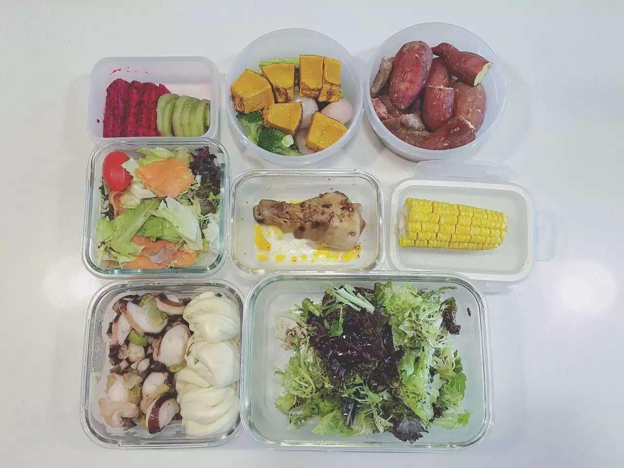 想起来在工作的时候，团队的三五同事经常都是自己带饭：自己早上稍加准备，带去公司。
