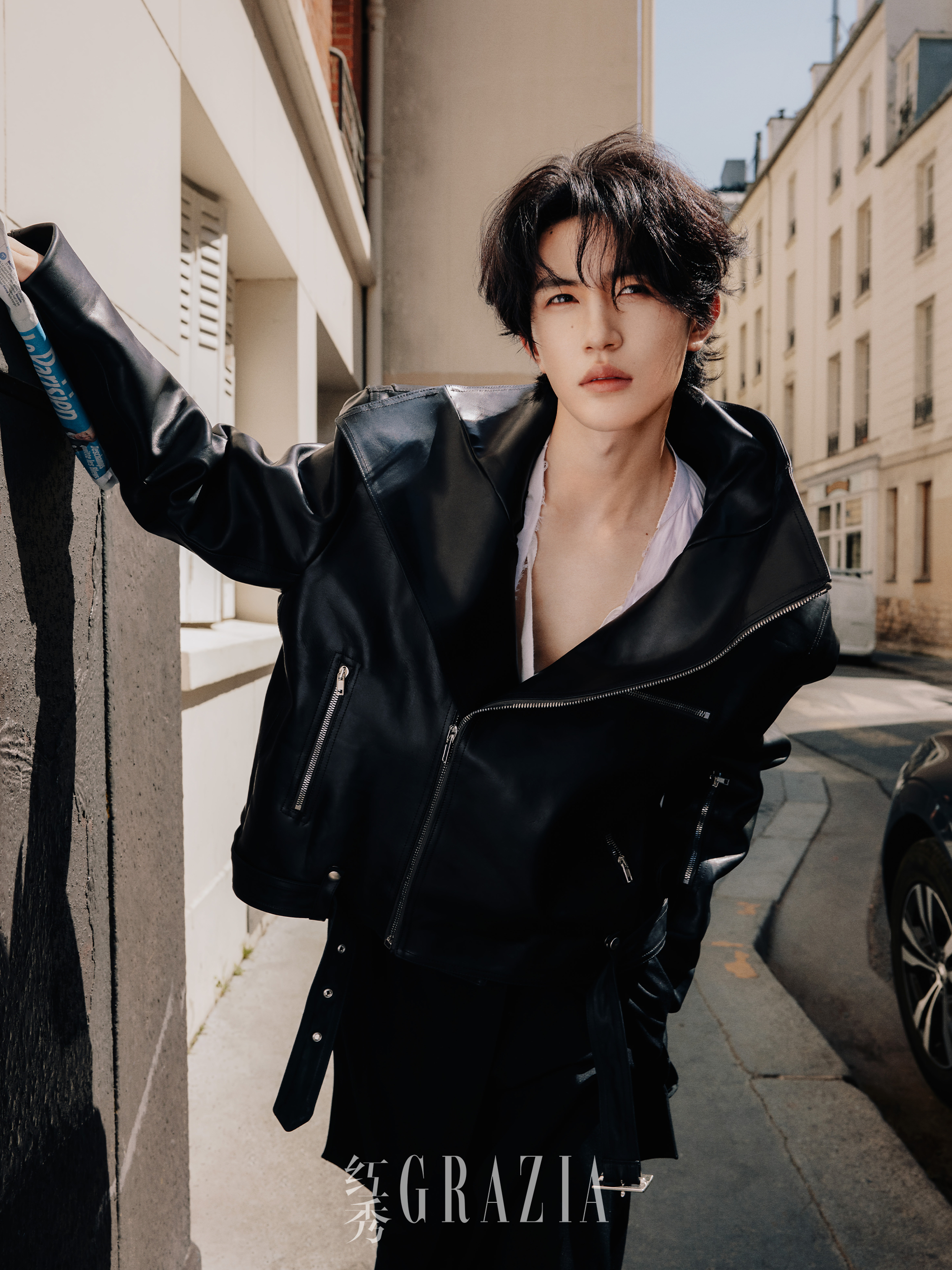 张翅红秀小王子造型封面张翅红秀巴黎盛夏大片张翅拿下GRAZIA+个人首封，黑金格