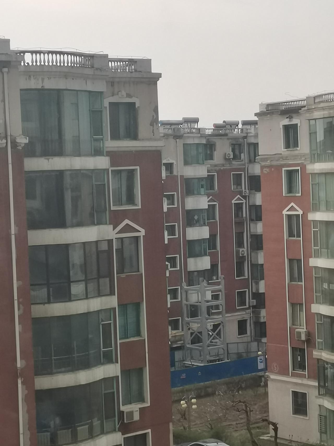 4月23号，坐标吉林市，龙鼎小区又要装电梯了吗？瞧这施工速度，还挺快的！

吉林