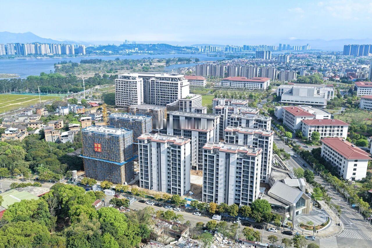 旭辉地产 闽侯保交楼项目这次保交楼引入了中航系投资，可以说实力不言而喻。目前楼栋