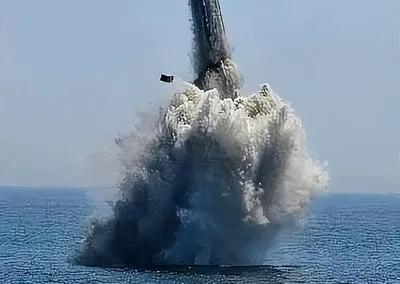 2026年7月6日，中国海军一艘战略核潜艇试射训练模拟战略导弹，精确落入太平洋公
