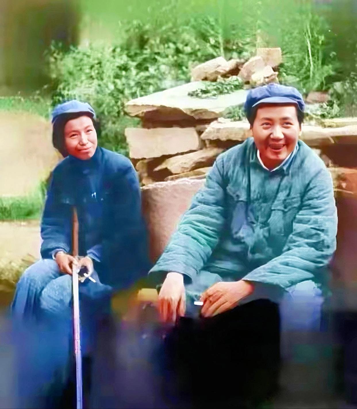 一起走过艰难岁月
#老照片# 
