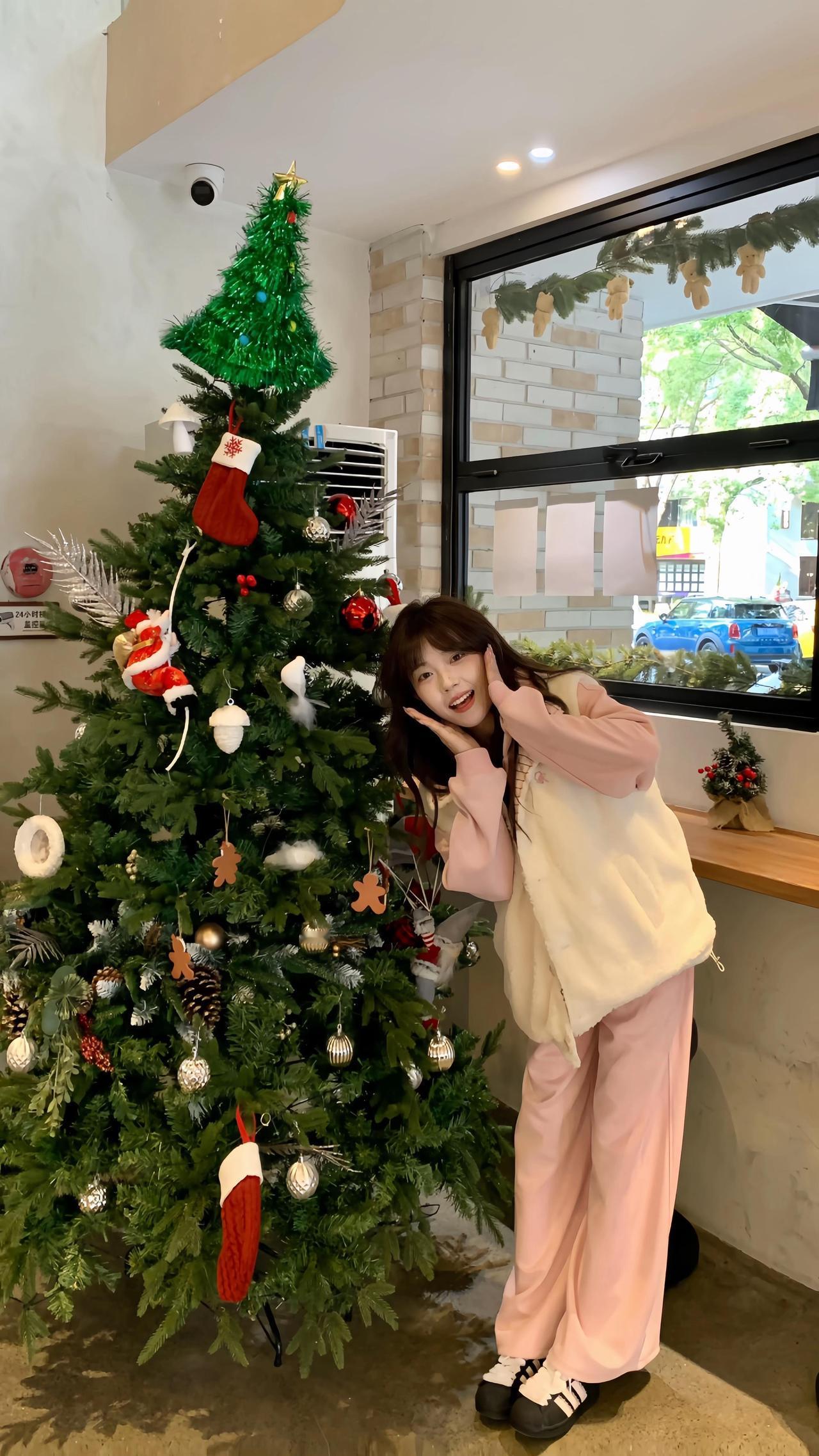 叮叮当🔔·˚ .❅。. 🍎˗ ⋆ ✰ ｡˚
冬日穿搭