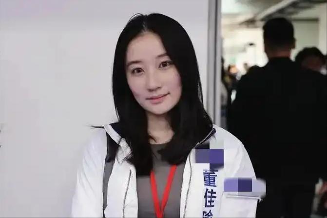 郑丽文率国民党 14 人代表团访陆，团队里最受关注的莫过于 30 岁的国际事务部