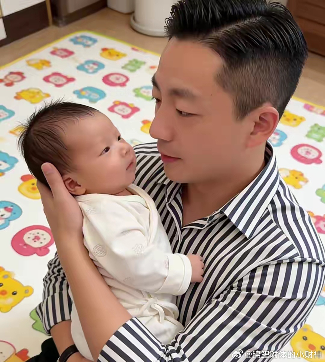 到现在了，汪小菲还拎不清，还不知道好歹还以为自己被骂是因为自已的母亲。网友骂得一