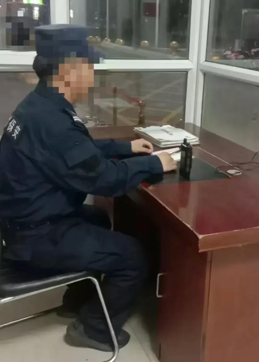 保安不好招，招了快2个月了还是没招到4500元一月的保安，公司管住不管吃，一月无
