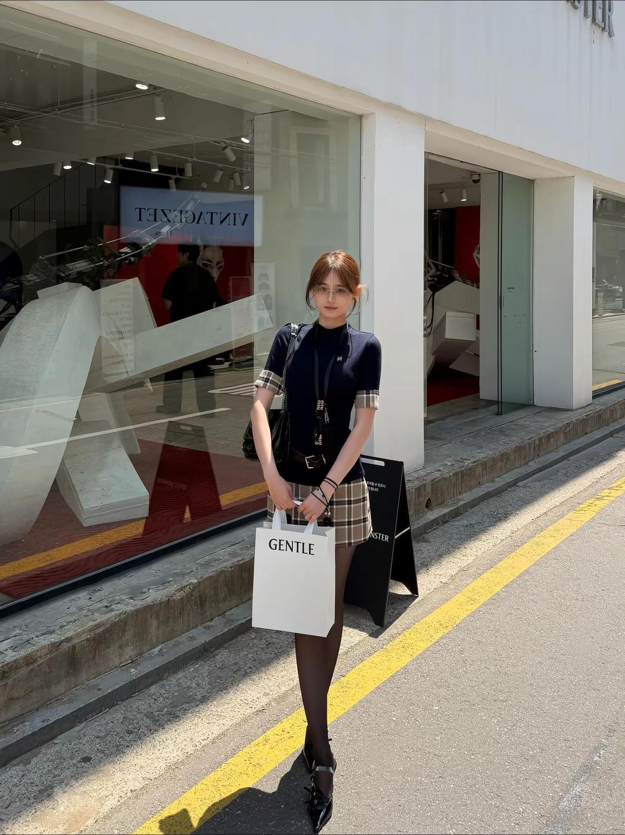 人在小韩会自动变韩。极品ootd 街道穿搭灵感 潮流辣妹风 姐感