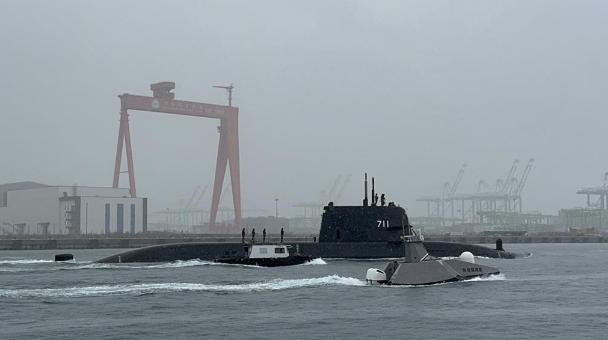 就在刚刚

台“国防部”正式宣布，

2月6日，台湾省防务部门宣布：自造潜舰原型