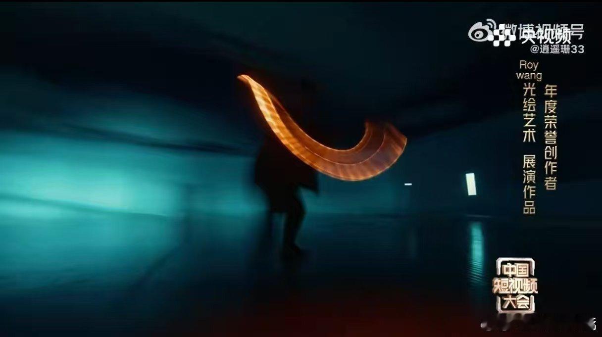 以为在乱画实则真有活 看他画画就像在看一场魔术，开始看不出端倪，最后却呈现出细腻