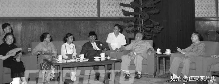 【周总理历史上的今天——5月30日】
1965年5月30日晚，周恩来总理与朱德委