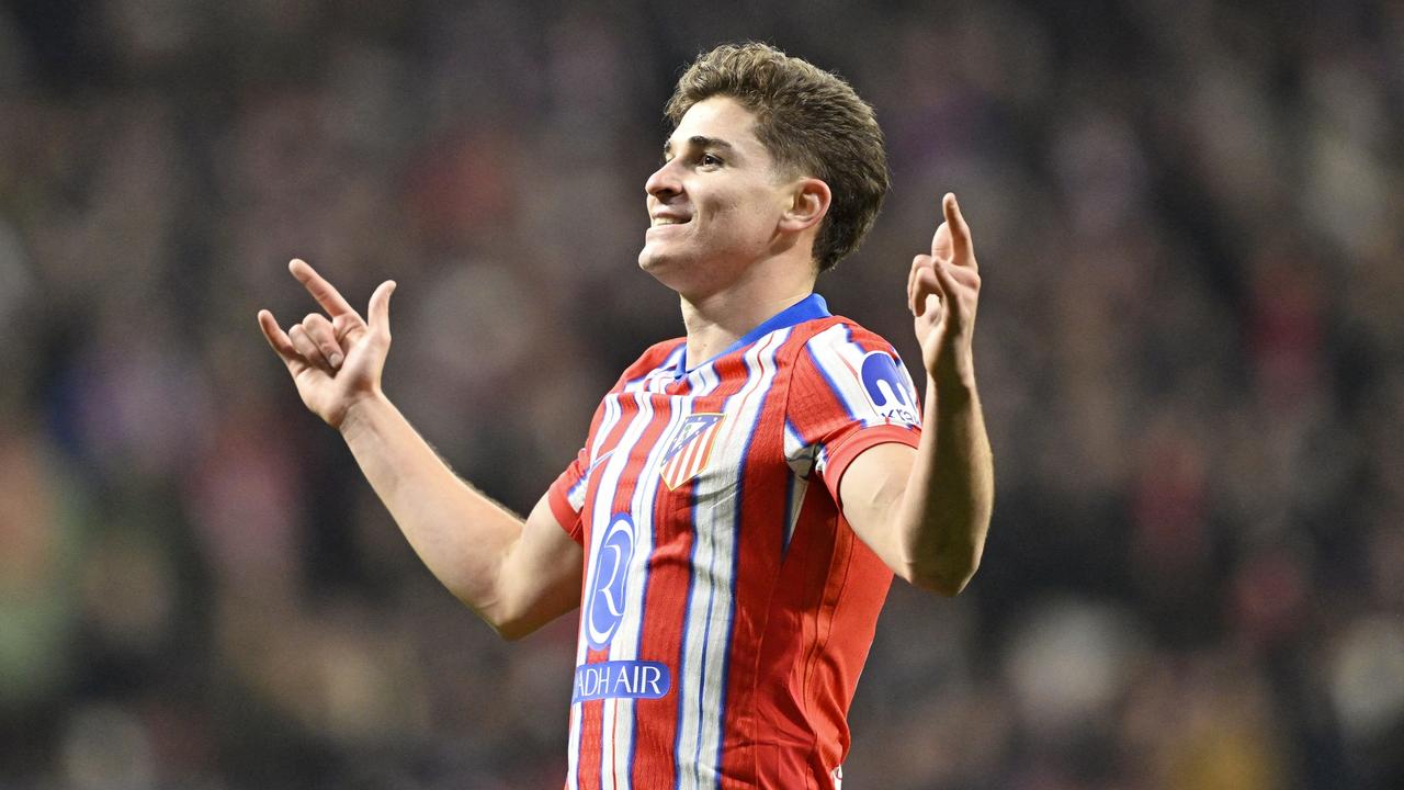 巴塞罗那已经将阿根廷前锋朱利安·阿尔瓦雷斯视为未来锋线的首选目标。
俱乐部若在夏