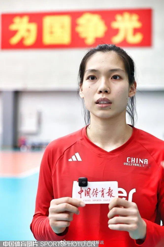 赵勇介绍了这次亚运会名单调整的具体原因。（中国体育报）中国女排[超话] ​​​
