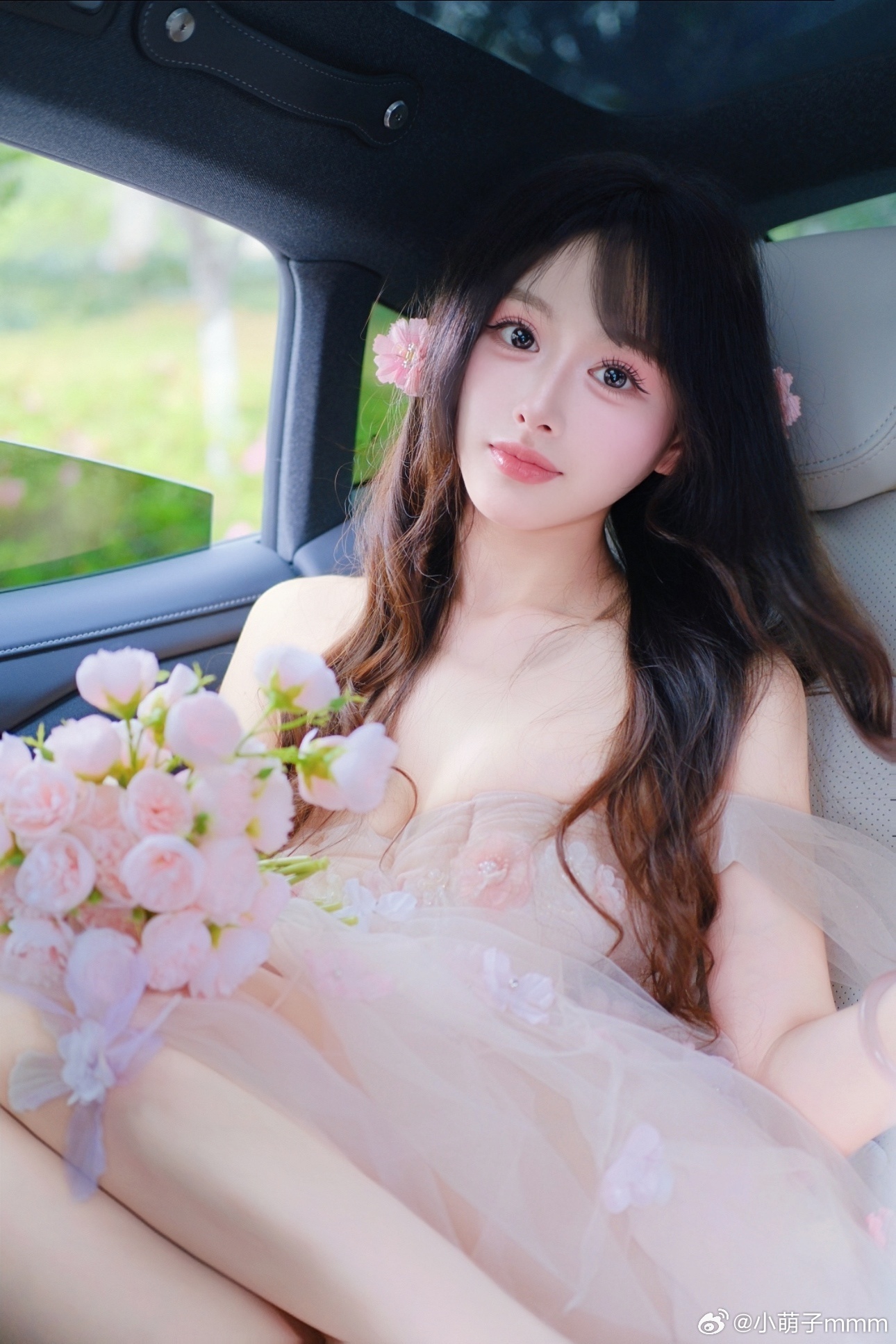 “樱花树下 站谁都美”🌸“装一车晚风 兑换明天”🚗（小米su7 真好看 太幸