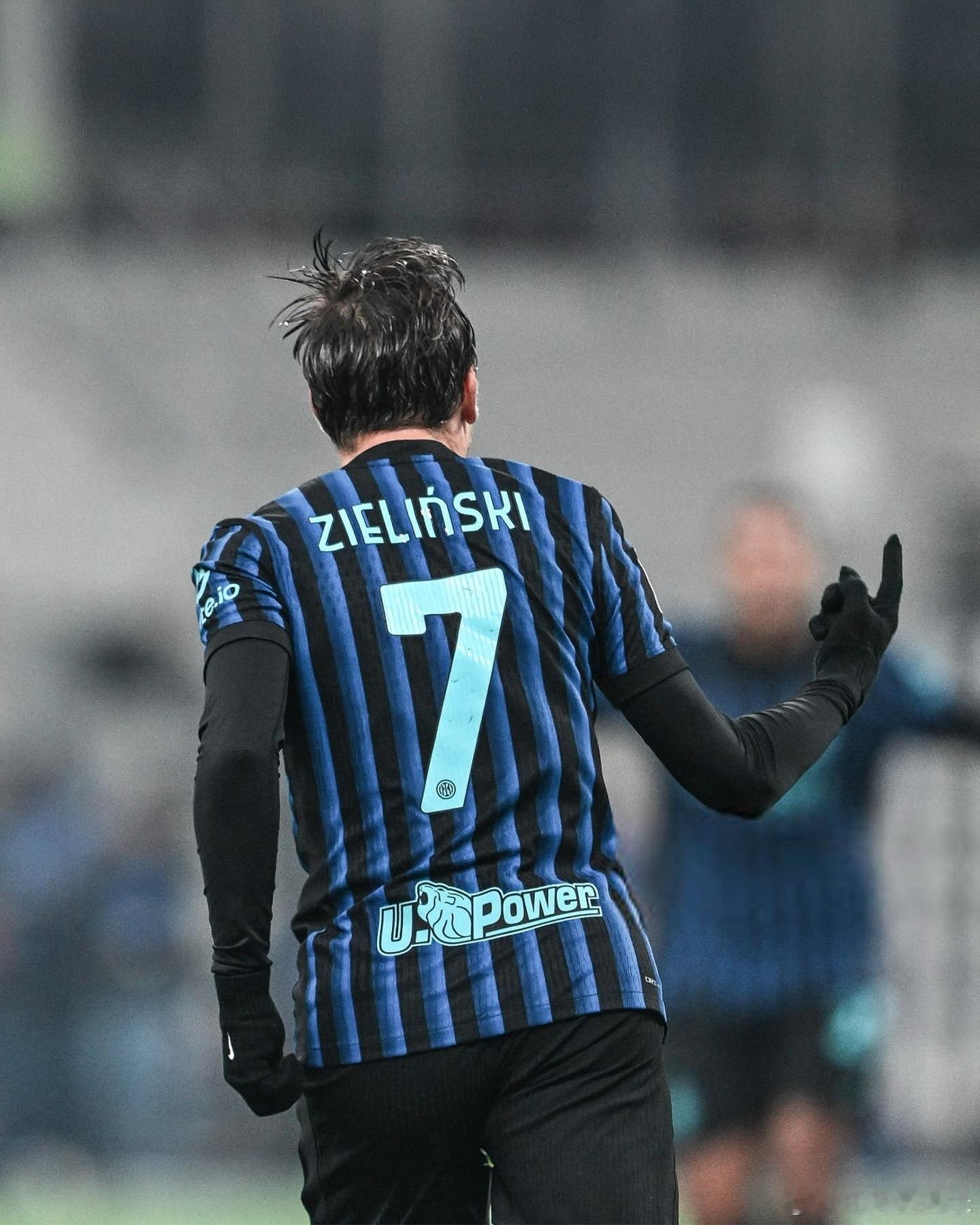 泽林斯基这脚远射真够炸裂的国际米兰意甲热点现场