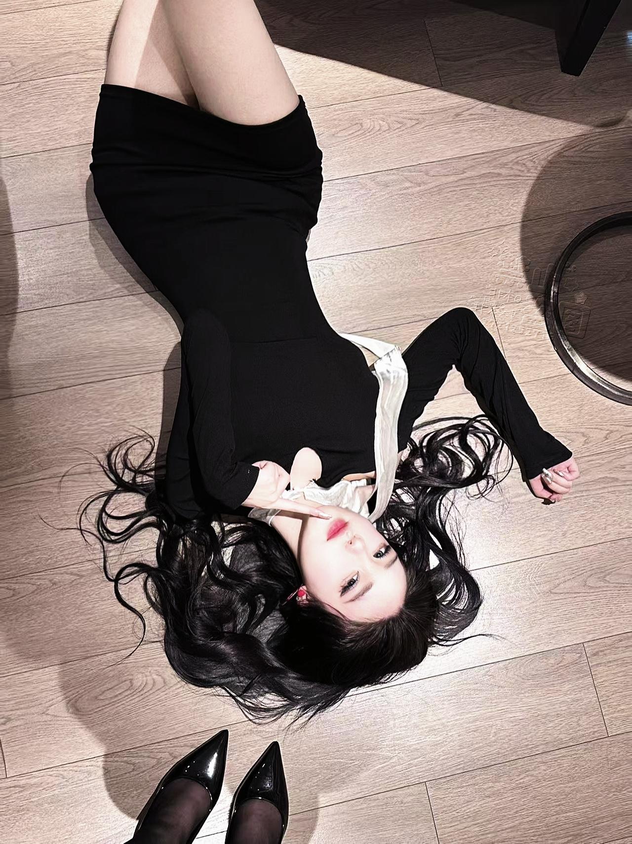 别挣扎了你根本恨不上我 只要我勾勾手指你就像狗一样围着我转